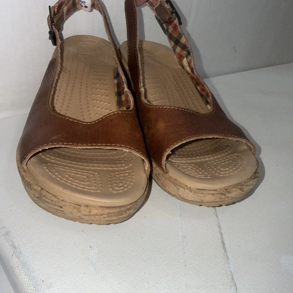 Crocs A Leigh Sandals Tan Brown Leather Cork Platform Wedge Shoes Women's Size 6